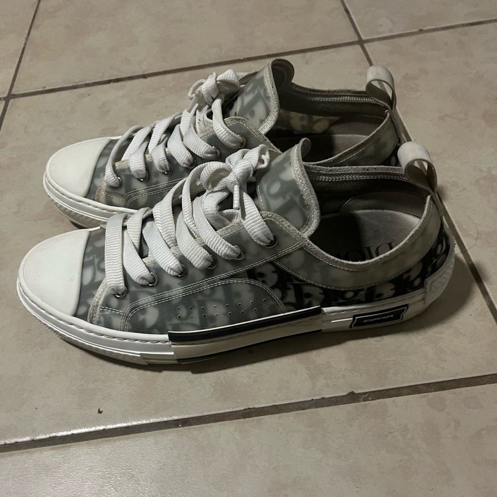 Size 10 diors in good shape